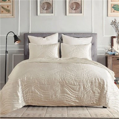 Couvre-lits matelassés en satin